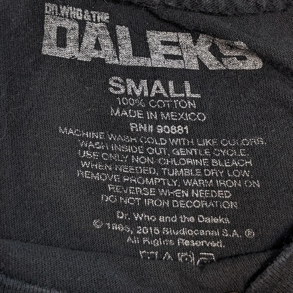 𝅺dr. Who & the Daleks graphic tee size small